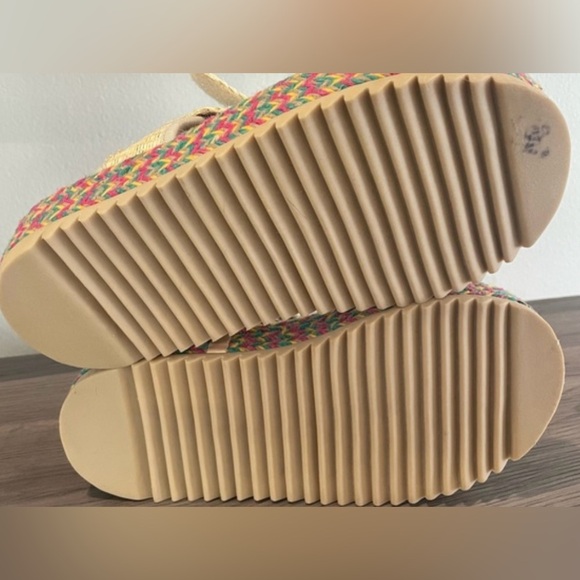 FARM Rio Colorful Straw Raffia Flat-form Espadrille Toucan Sandals Size 9 - Picture 4 of 6